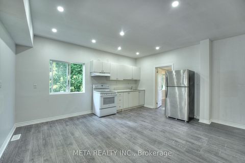 Photo 13 at 35 Duncombe Boulevard, Scarborough Village, Toronto