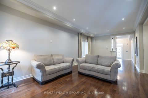 Photo 3 at 32 Rock Elm Court, Patterson, Vaughan