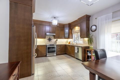 Photo 6 at 32 Rock Elm Court, Patterson, Vaughan