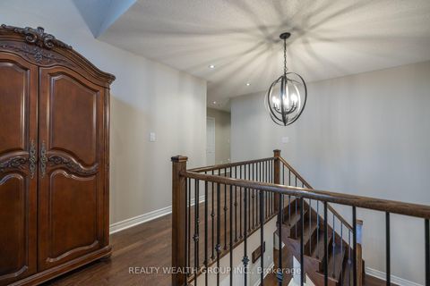 Photo 11 at 32 Rock Elm Court, Patterson, Vaughan