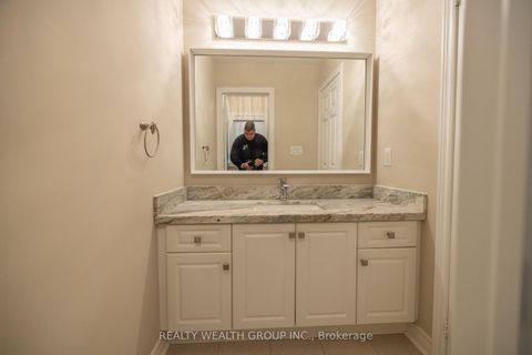 Photo 22 at 32 Rock Elm Court, Patterson, Vaughan