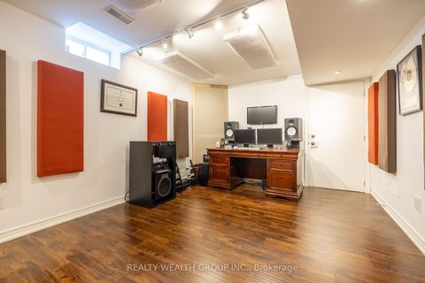 Photo 27 at 32 Rock Elm Court, Patterson, Vaughan