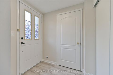 Photo 4 at 1231 - 28 Sommerset Way S, Willowdale East, Toronto