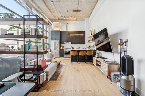 Photo 2 at 303 - 637 Lake Shore Boulevard W, Niagara, Toronto