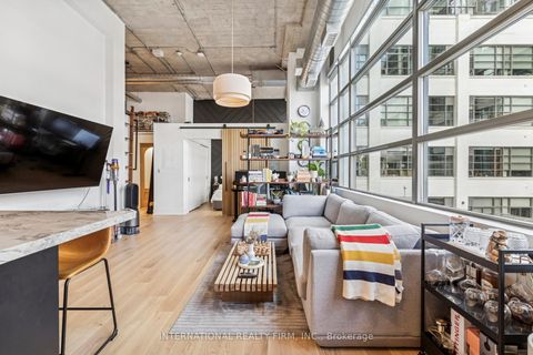 Photo 4 at 303 - 637 Lake Shore Boulevard W, Niagara, Toronto