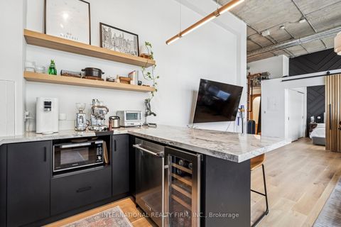 Photo 9 at 303 - 637 Lake Shore Boulevard W, Niagara, Toronto