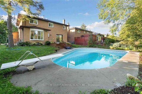 Photo 2 at 98 Golf Links Drive, Aurora Highlands, Aurora