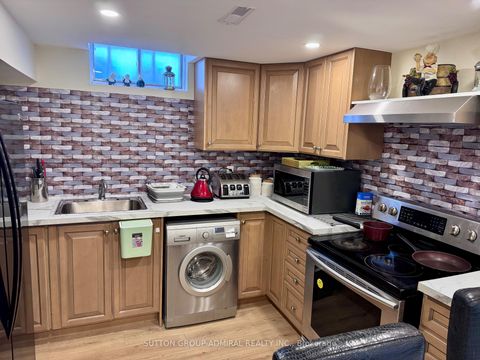 Photo 13 at 98 Golf Links Drive, Aurora Highlands, Aurora