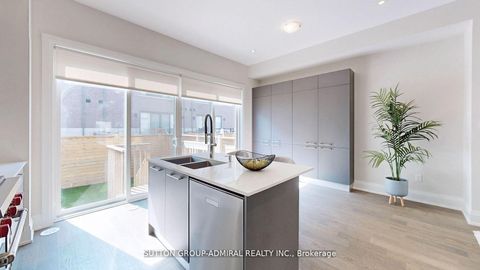 Photo 12 at 247 Smallwood Circle S, Brownridge, Vaughan