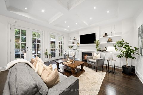 Photo 12 at 117 Parkview Hill Crescent, Parkview, Toronto