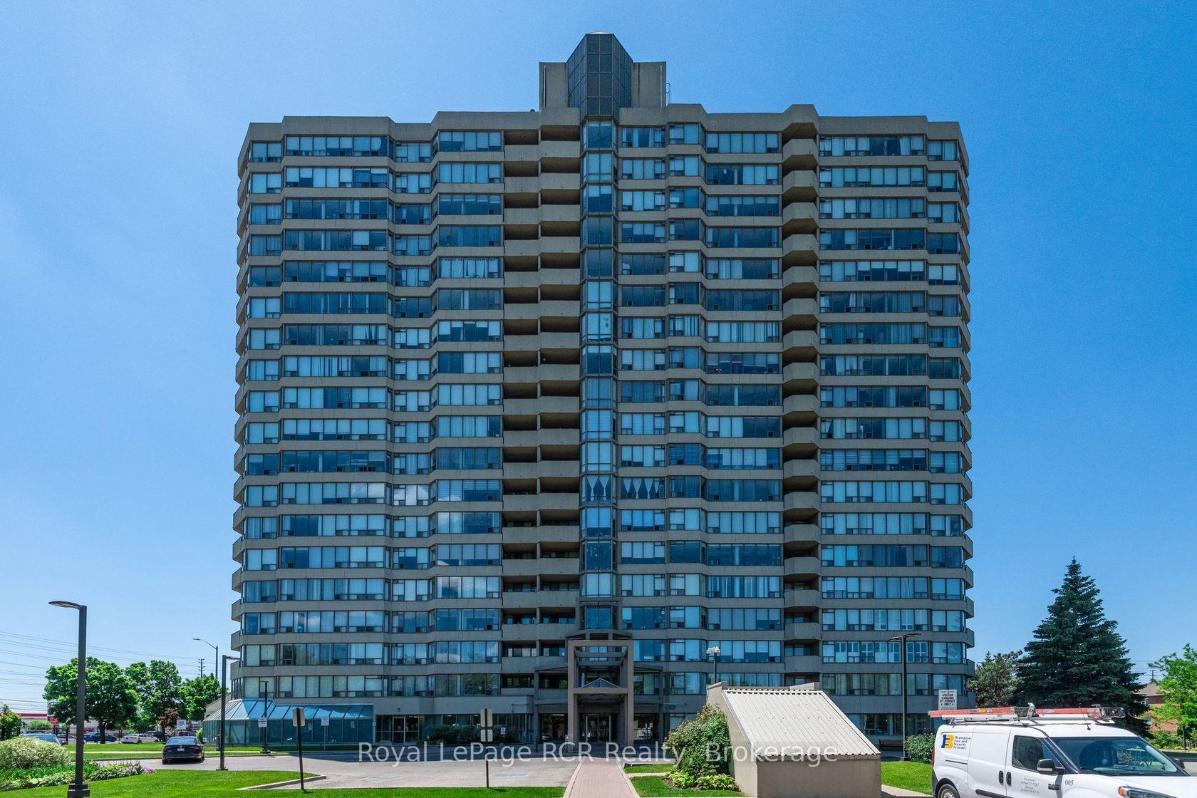 209 - 700 Constellation Drive, Hurontario, Mississauga 