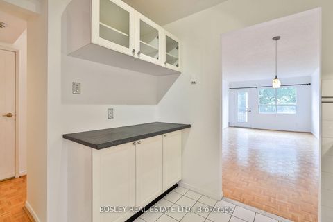 Photo 11 at 306 - 928 Millwood Road, Leaside, Toronto