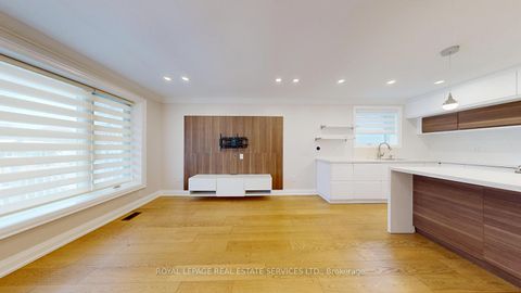 Photo 4 at 12 Warlingham Court, West Deane, Toronto