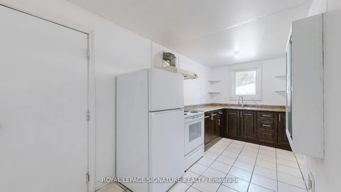 Photo 12 at 1130 Woodbine Avenue, East York, Toronto