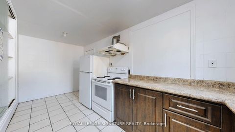 Photo 13 at 1130 Woodbine Avenue, East York, Toronto