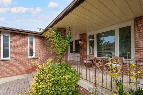 Photo 1 at 27 Looking Glass Crescent, East Woodbridge, Vaughan