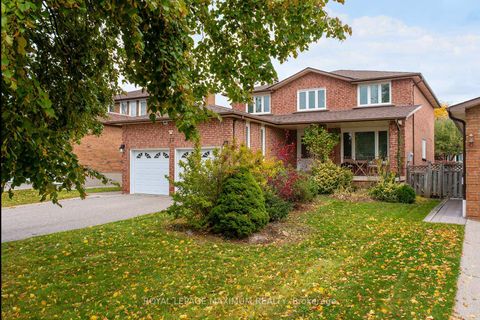 Photo 3 at 27 Looking Glass Crescent, East Woodbridge, Vaughan