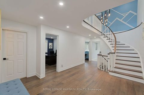 Photo 6 at 27 Looking Glass Crescent, East Woodbridge, Vaughan