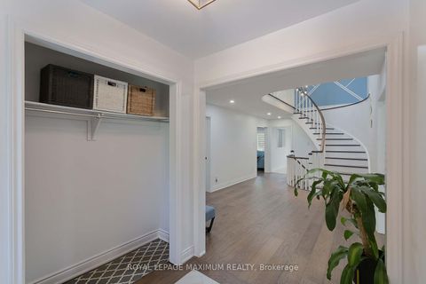 Photo 8 at 27 Looking Glass Crescent, East Woodbridge, Vaughan