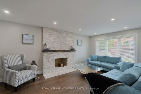 Photo 9 at 27 Looking Glass Crescent, East Woodbridge, Vaughan