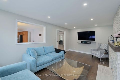 Photo 10 at 27 Looking Glass Crescent, East Woodbridge, Vaughan