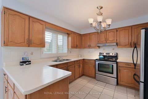 Photo 14 at 27 Looking Glass Crescent, East Woodbridge, Vaughan