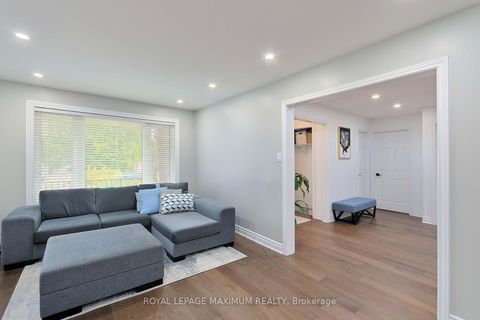 Photo 19 at 27 Looking Glass Crescent, East Woodbridge, Vaughan