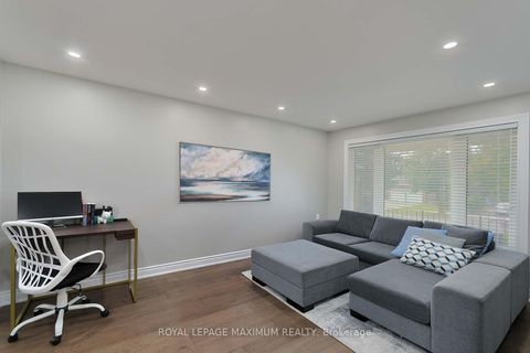 Photo 21 at 27 Looking Glass Crescent, East Woodbridge, Vaughan