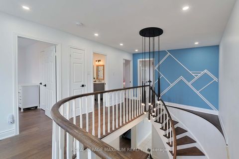 Photo 27 at 27 Looking Glass Crescent, East Woodbridge, Vaughan