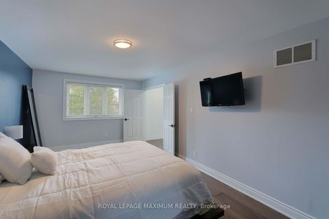 Photo 30 at 27 Looking Glass Crescent, East Woodbridge, Vaughan