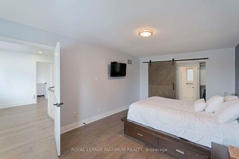 Photo 31 at 27 Looking Glass Crescent, East Woodbridge, Vaughan