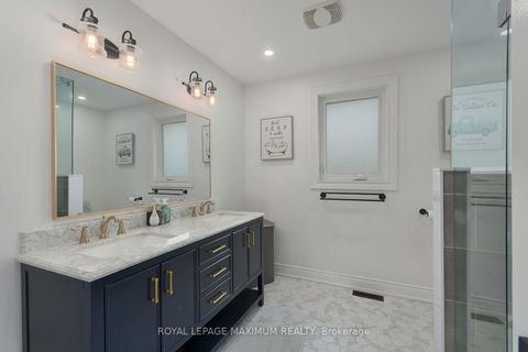 Photo 32 at 27 Looking Glass Crescent, East Woodbridge, Vaughan