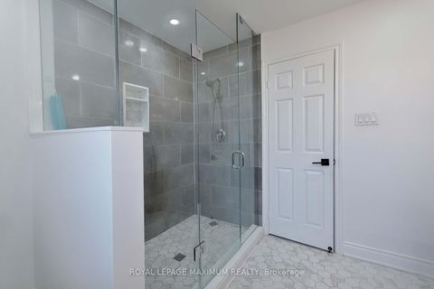 Photo 33 at 27 Looking Glass Crescent, East Woodbridge, Vaughan