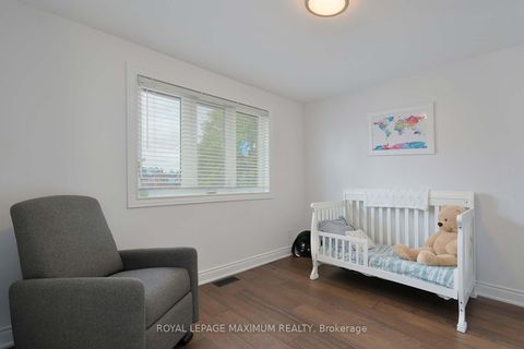 Photo 35 at 27 Looking Glass Crescent, East Woodbridge, Vaughan