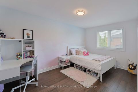 Photo 37 at 27 Looking Glass Crescent, East Woodbridge, Vaughan