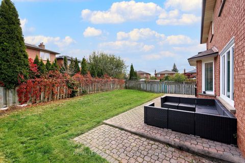 Photo 46 at 27 Looking Glass Crescent, East Woodbridge, Vaughan