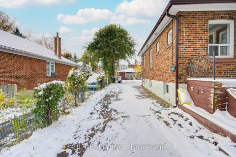 Photo 1 at 138 Wesley Street W, Queensway, Toronto