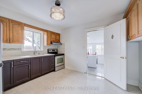 Photo 16 at 138 Wesley Street W, Queensway, Toronto