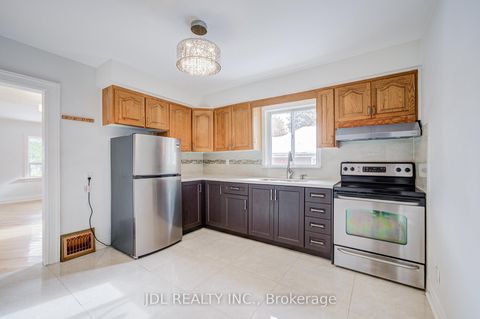 Photo 18 at 138 Wesley Street W, Queensway, Toronto