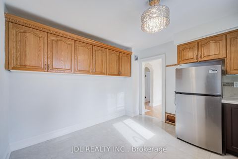 Photo 19 at 138 Wesley Street W, Queensway, Toronto