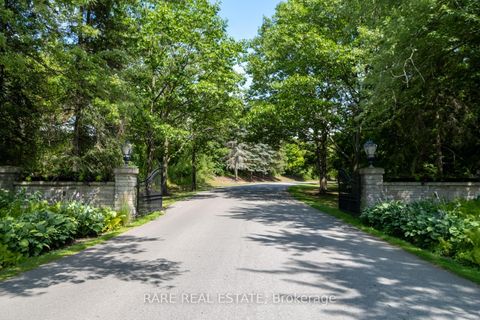 Photo 1 at 40 Country Club Drive, Rural King, King