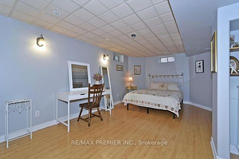 Photo 33 at 48 Pottery Place, East Woodbridge, Vaughan