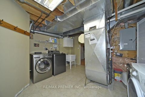 Photo 36 at 48 Pottery Place, East Woodbridge, Vaughan