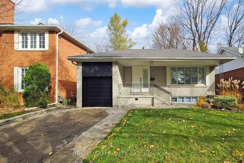 Photo 2 at 37 Markland Drive, Markland Wood, Toronto