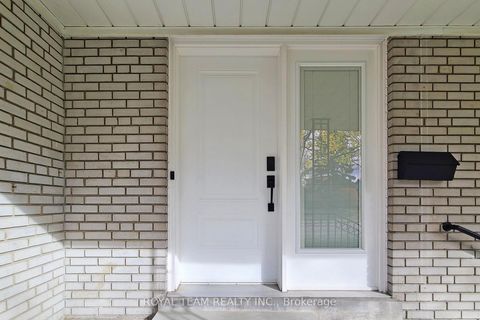 Photo 3 at 37 Markland Drive, Markland Wood, Toronto