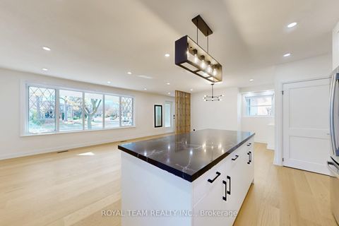 Photo 13 at 37 Markland Drive, Markland Wood, Toronto