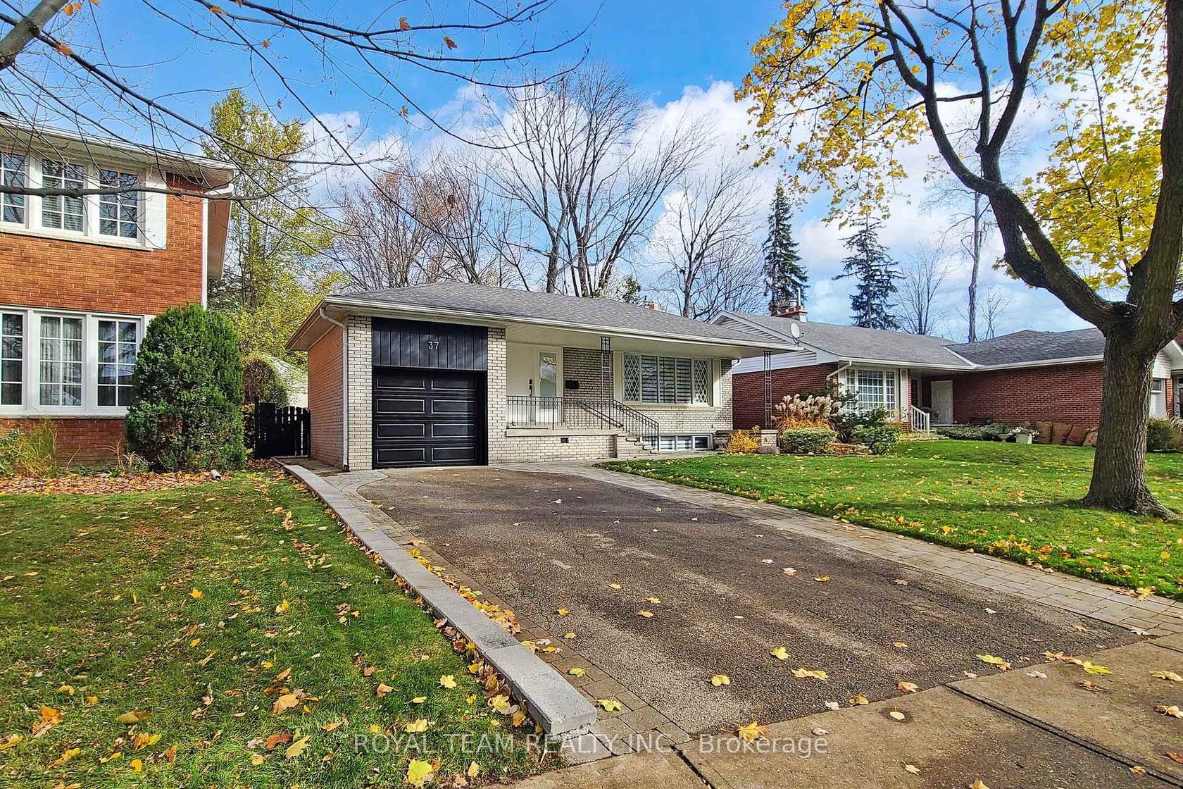 37 Markland Drive, Markland Wood, Toronto 