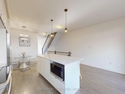 Photo 9 at 219 Huguenot Road, GO Glenorchy, Oakville