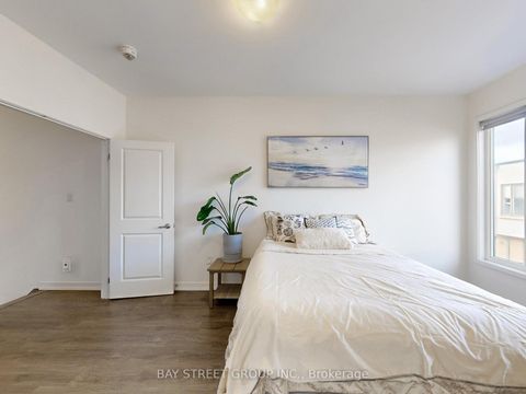 Photo 19 at 219 Huguenot Road, GO Glenorchy, Oakville