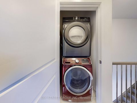 Photo 30 at 219 Huguenot Road, GO Glenorchy, Oakville